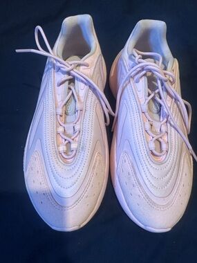 NWOT Adidas Ozelia Women’s Size 6.5Y Pink Athletic Running Walking Sneakers